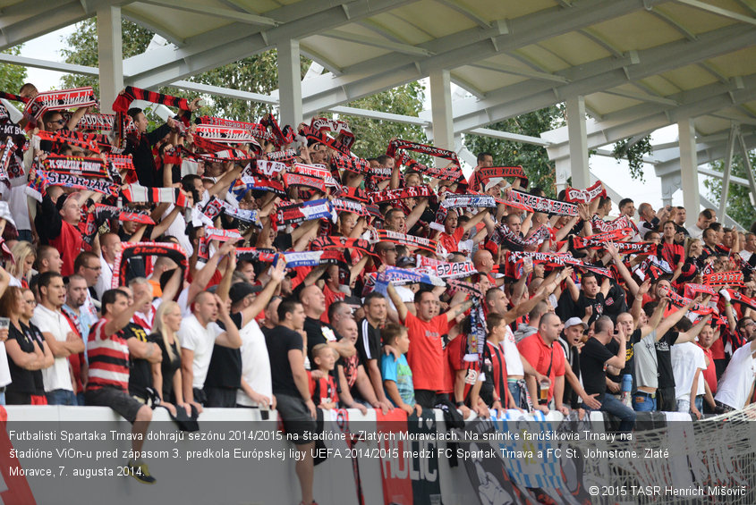 Futbalisti Spartaka Trnava dohrajú sezónu 2014/2015 na štadióne v Zlatých Moravciach. Na snímke fanúšikovia Trnavy na štadióne ViOn-u pred zápasom 3. predkola Európskej ligy UEFA 2014/2015 medzi FC Spartak Trnava a FC St. Johnstone. Zlaté Moravce, 7. augusta 2014.