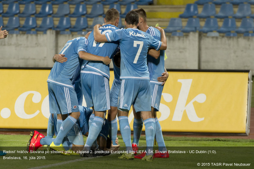 Radosť hráčov Slovana po strelení gólu v zápase 2. predkola Európskej ligy UEFA ŠK Slovan Bratislava - UC Dublin (1:0). Bratislava, 16. júla 2015.