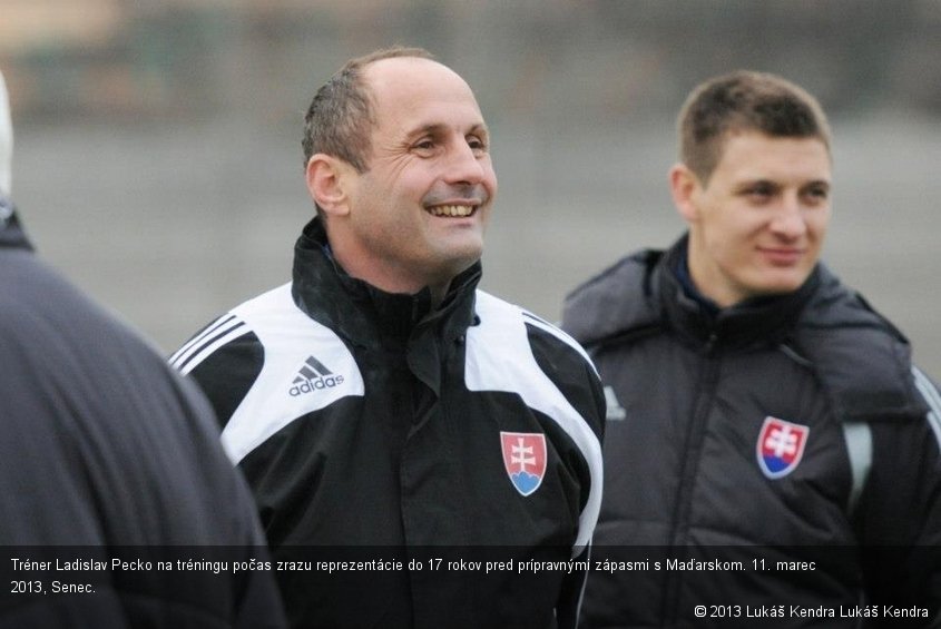 Tréner Ladislav Pecko na tréningu počas zrazu reprezentácie do 17 rokov pred prípravnými zápasmi s Maďarskom. 11. marec 2013, Senec.