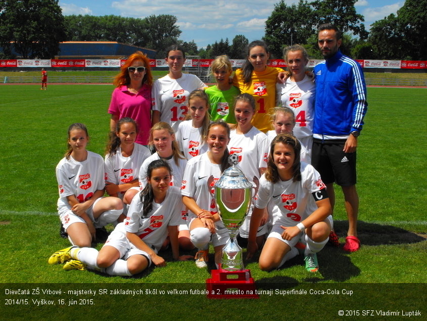 Dievčatá ZŠ Vrbové - majsterky SR základných škôl vo veľkom futbale a 2. miesto na turnaji Superfinále Coca-Cola Cup 2014/15. Vyškov, 16. jún 2015.