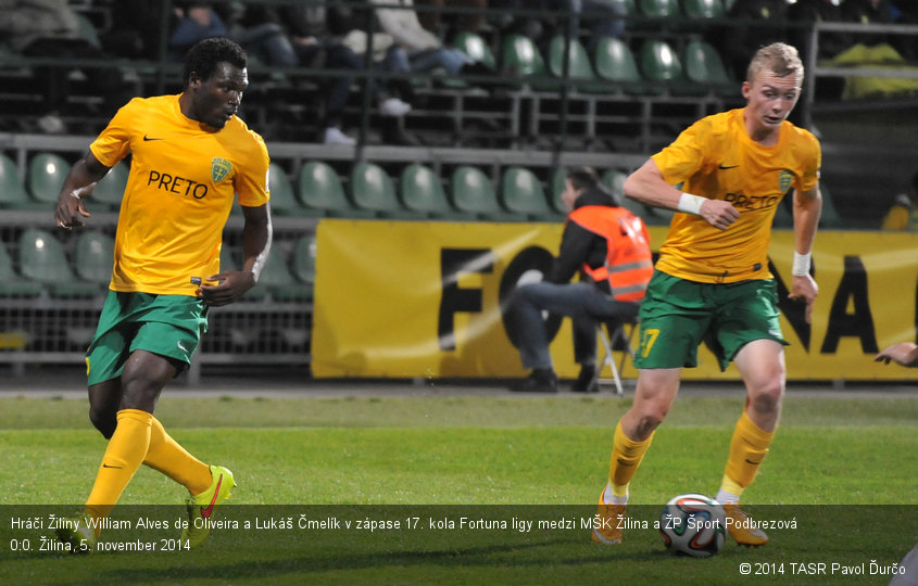 Hráči Žiliny William Alves de Oliveira a Lukáš Čmelík v zápase 17. kola Fortuna ligy medzi MŠK Žilina a ŽP Šport Podbrezová 0:0. Žilina, 5. november 2014