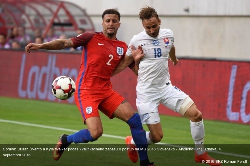 Sprava: Dušan Švento a Kyle Walker počas kvalifikačného zápasu o postup na MS 2018 Slovensko - Anglicko (0:1). Trnava, 4. septembra 2016.