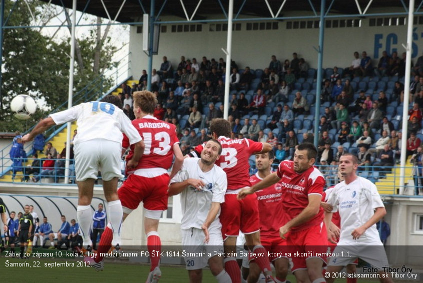 Záber zo zápasu 10. kola 2. ligy medzi tímami FC ŠTK 1914 Šamorín a Partizán Bardejov, ktorý sa skončil remízou 1:1. Šamorín, 22. septembra 2012.