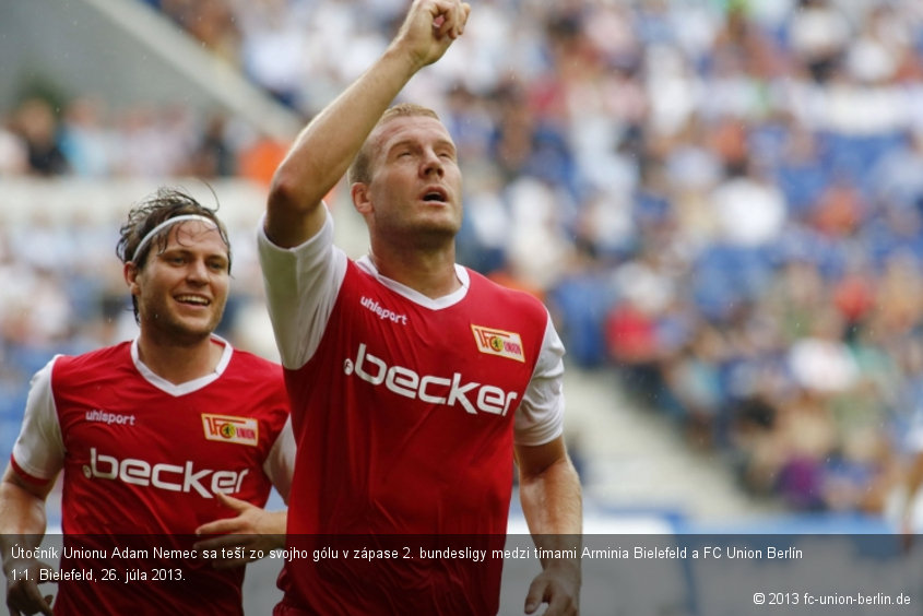 Útočník Unionu Adam Nemec sa teší zo svojho gólu v zápase 2. bundesligy medzi tímami Arminia Bielefeld a FC Union Berlín 1:1. Bielefeld, 26. júla 2013.