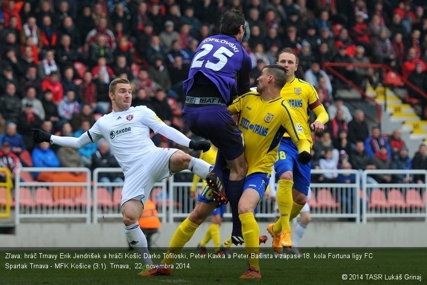 Zľava: hráč Trnavy Erik Jendrišek a hráči Košíc Darko Tofiloski, Peter Kavka a Peter Bašista v zápase 18. kola Fortuna ligy FC Spartak Trnava - MFK Košice (3:1). Trnava,  22. novembra 2014.