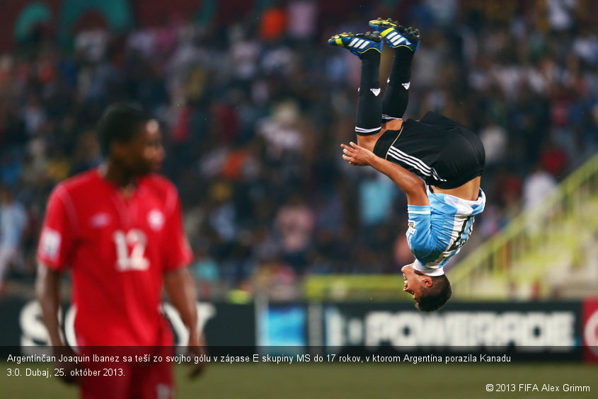 Argentínčan Joaquin Ibanez sa teší zo svojho gólu v zápase E skupiny MS do 17 rokov, v ktorom Argentína porazila Kanadu 3:0. Dubaj, 25. október 2013.