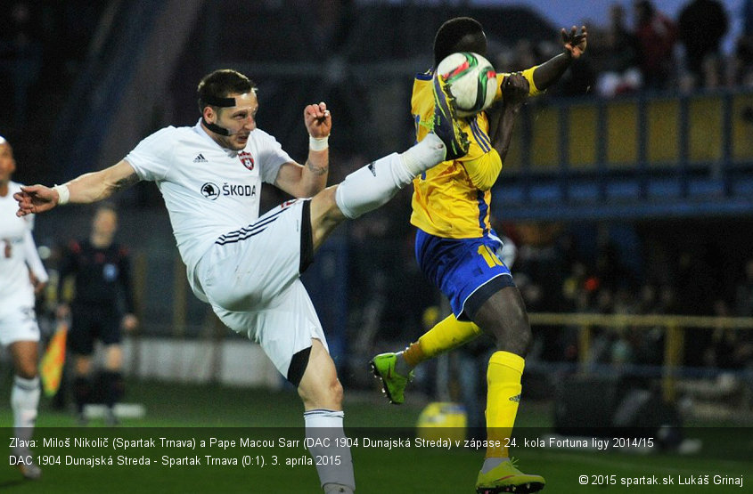 Zľava: Miloš Nikolič (Spartak Trnava) a Pape Macou Sarr (DAC 1904 Dunajská Streda) v zápase 24. kola Fortuna ligy 2014/15 DAC 1904 Dunajská Streda - Spartak Trnava (0:1). 3. apríla 2015