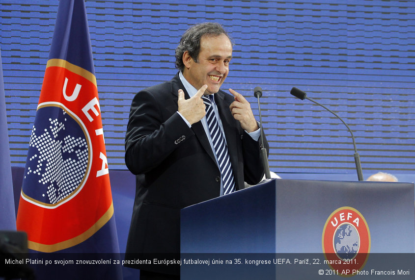 Michel Platini po svojom znovuzvolení za prezidenta Európskej futbalovej únie na 35. kongrese UEFA. Paríž, 22. marca 2011.