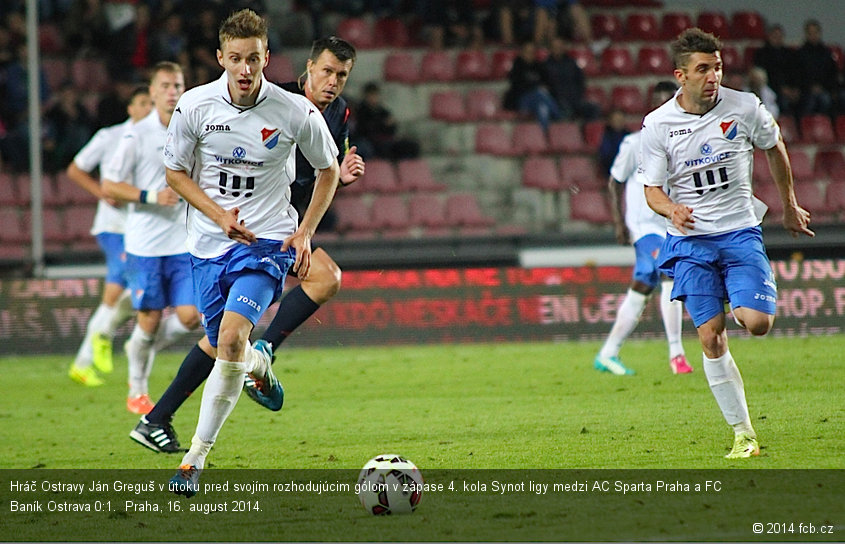 Hráč Ostravy Ján Greguš v útoku pred svojím rozhodujúcim gólom v zápase 4. kola Synot ligy medzi AC Sparta Praha a FC Baník Ostrava 0:1. Praha, 16. august 2014.