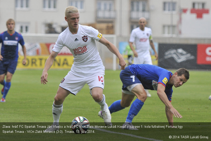 Zľava: hráč FC Spartak Trnava Ján Vlasko a hráč FC Vion Zlaté Moravce Lukáš Kováč v zápase 1. kola futbalovej Fortuna ligy Spartak Trnava - ViOn Zlaté Moravce (3:0). Trnava, 13. júla 2014.