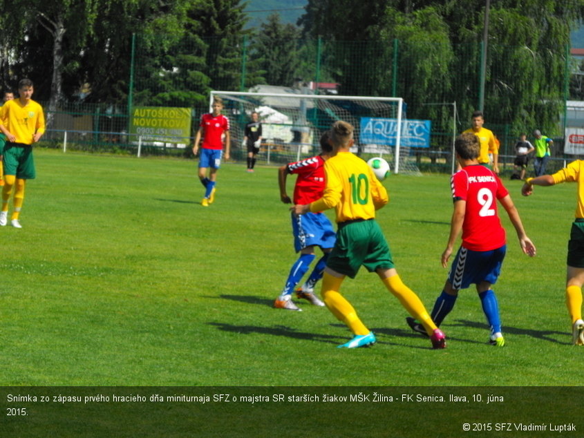 Snímka zo zápasu prvého hracieho dňa miniturnaja SFZ o majstra SR starších žiakov MŠK Žilina - FK Senica. Ilava, 10. júna 2015.