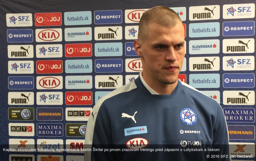 Kapitán slovenskej futbalovej reprezentácie Martin Škrtel po prvom zrazovom tréningu pred zápasmi s Lotyšskom a Írskom