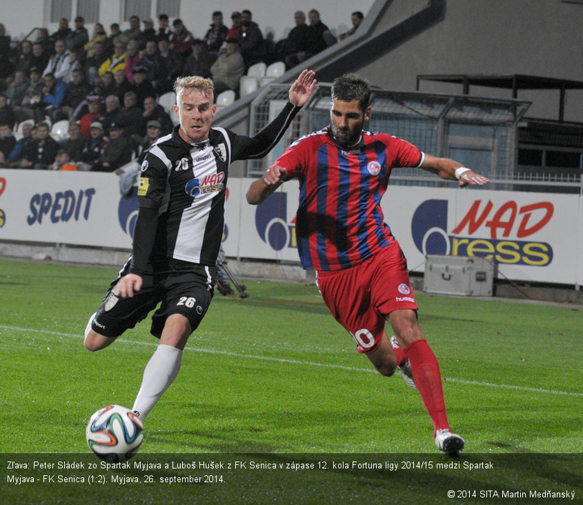 Zľava: Peter Sládek zo Spartak Myjava a Luboš Hušek z FK Senica v zápase 12. kola Fortuna ligy 2014/15 medzi Spartak Myjava - FK Senica (1:2). Myjava, 26. september 2014.