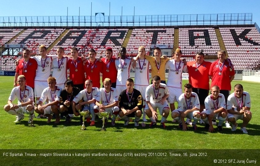 FC Spartak Trnava - majstri Slovenska v kategórii staršieho dorastu (U19) sezóny 2011/2012. Trnava, 16. júna 2012.