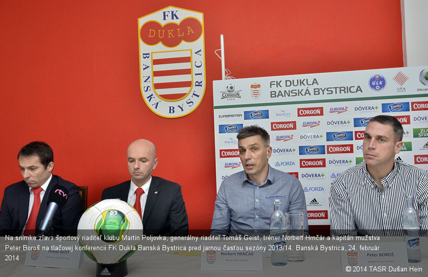 Na snímke zľava športový riaditeľ klubu Martin Poljovka, generálny riaditeľ Tomáš Geist, tréner Norbert Hrnčár a kapitán mužstva Peter Boroš na tlačovej konferencii FK Dukla Banská Bystrica pred jarnou časťou sezóny 2013/14. Banská Bystrica, 24. február 2014