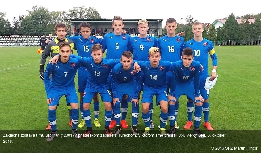 Základná zostava tímu SR "16" (*2001) v priateľskom zápase s Tureckom, v ktorom sme prehrali 0:4. Veľký Biel, 6. október 2016.