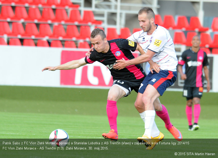 Patrik Sabo z FC Vion Zlaté Moravce (vpravo) a Stanislav Lobotka z AS Trenčín (vľavo) v zápase 33. kola Fortuna ligy 2014/15 FC Vion Zlaté Moravce - AS Trenčín (1:3). Zlaté Moravce, 30. máj 2015.