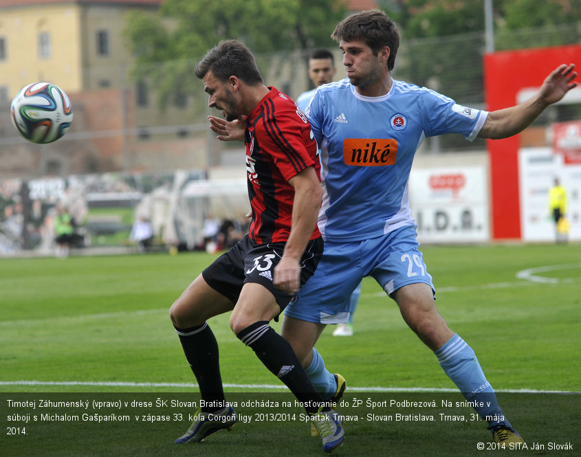 Timotej Záhumenský (vpravo) v drese ŠK Slovan Bratislava odchádza na hosťovanie do ŽP Šport Podbrezová. Na snímke v súboji s Michalom Gašparíkom  v zápase 33. kola Corgoň ligy 2013/2014 Spartak Trnava - Slovan Bratislava. Trnava, 31. mája 2014.