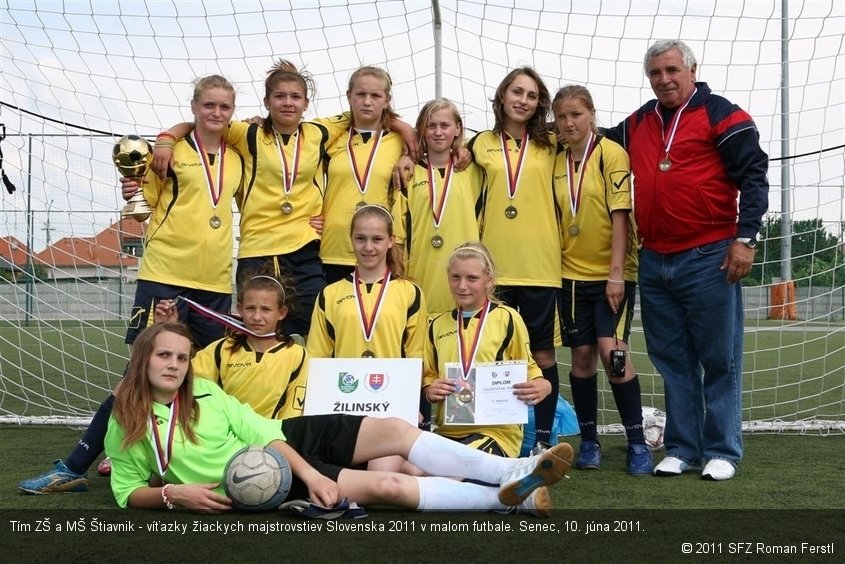 Tím ZŠ a MŠ Štiavnik - víťazky žiackych majstrovstiev Slovenska 2011 v malom futbale. Senec, 10. júna 2011.