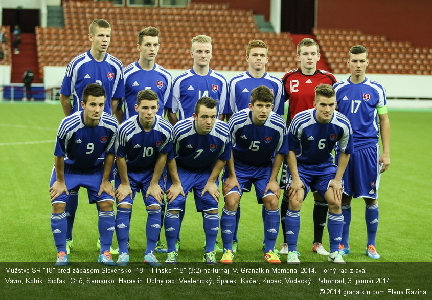 Mužstvo SR "18" pred zápasom Slovensko "18" - Fínsko "18" (3:2) na turnaji V. Granatkin Memorial 2014. Horný rad zľava: Vavro, Kotrík, Sipľak, Grič, Semanko, Haraslín. Dolný rad: Vestenický, Špalek, Káčer, Kupec, Vodecký. Petrohrad, 3. január 2014.