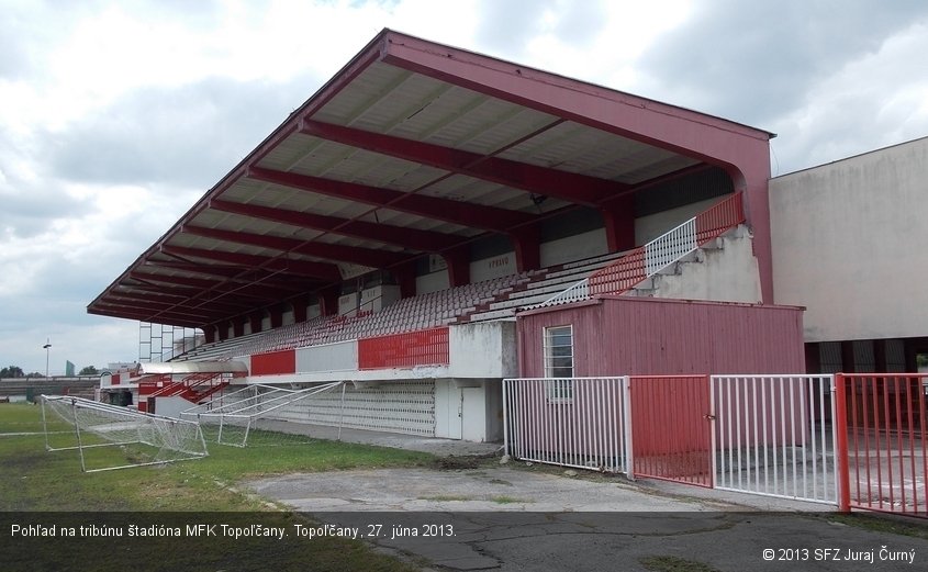 Pohľad na tribúnu štadióna MFK Topoľčany. Topoľčany, 27. júna 2013.