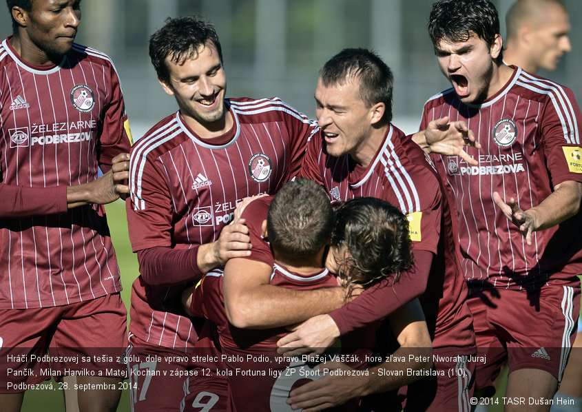 Hráči Podbrezovej sa tešia z gólu, dole vpravo strelec Pablo Podio, vpravo Blažej Vaščák, hore zľava Peter Nworah, Juraj Pančík, Milan Harvilko a Matej Kochan v zápase 12. kola Fortuna ligy ŽP Šport Podbrezová - Slovan Bratislava (1:0). Podbrezová, 28. septembra 2014.