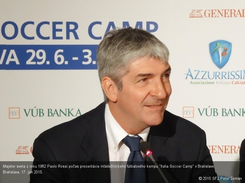 Majster sveta z roku 1982 Paolo Rossi počas prezentácie mládežníckeho futbalového kempu "Italia Soccer Camp" v Bratislave. Bratislava, 17. jún 2015.