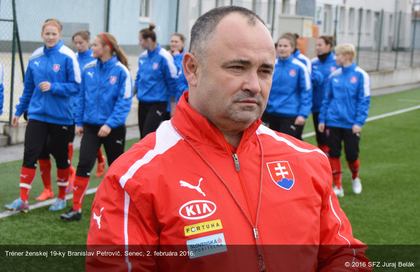 Tréner ženskej 19-ky Branislav Petrovič. Senec, 2. februára 2016.