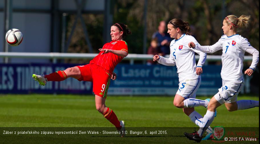 Záber z priateľského zápasu reprezentácií žien Wales - Slovensko 1:0. Bangor, 6. apríl 2015.