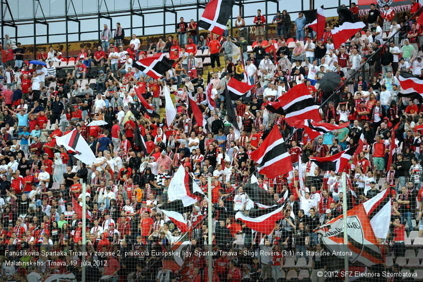 Fanúšikovia Spartaka Trnava v zápase 2. predkola Európskej ligy Spartak Trnava - Sligo Rovers (3:1) na štadióne Antona Malatinského. Trnava, 19. júla 2012.