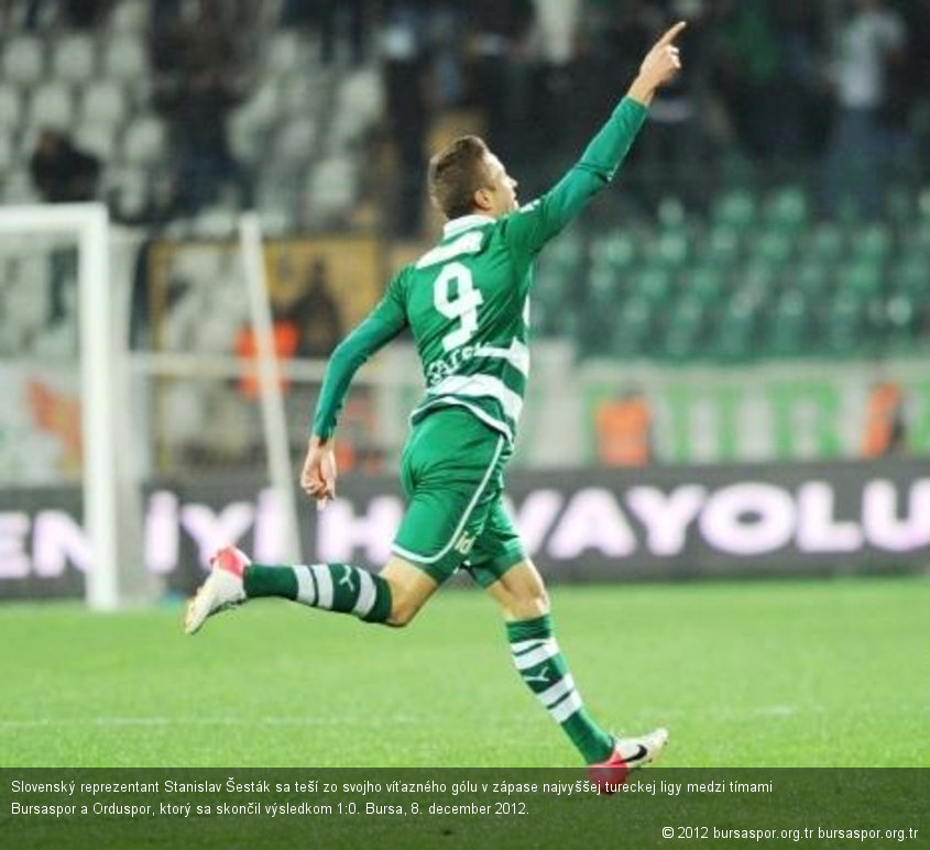 Slovenský reprezentant Stanislav Šesták sa teší zo svojho víťazného gólu v zápase najvyššej tureckej ligy medzi tímami Bursaspor a Orduspor, ktorý sa skončil výsledkom 1:0. Bursa, 8. december 2012.