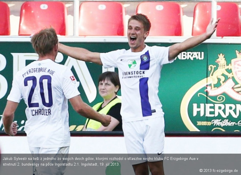 Jakub Sylvestr sa teší z jedného zo svojich dvoch gólov, ktorými rozhodol o víťasztve svojho klubu FC Erzgebirge Aue v stretnutí 2. bundesligy na pôde Ingolstadtu 2:1. Ingolstadt, 19. júl 2013.