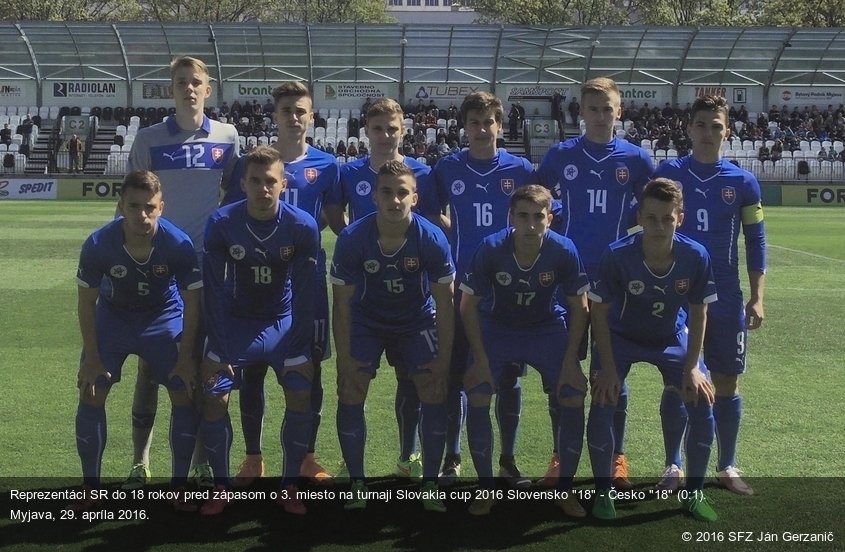 Reprezentáci SR do 18 rokov pred zápasom o 3. miesto na turnaji Slovakia cup 2016 Slovensko "18" - Česko "18" (0:1). Myjava, 29. apríla 2016.