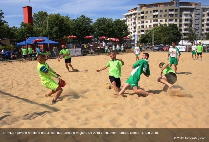 Snímka z prvého hracieho dňa 3. ročníka turnaja o majstra SR 2015 v plážovom futbale. Senec, 4. júla 2015.