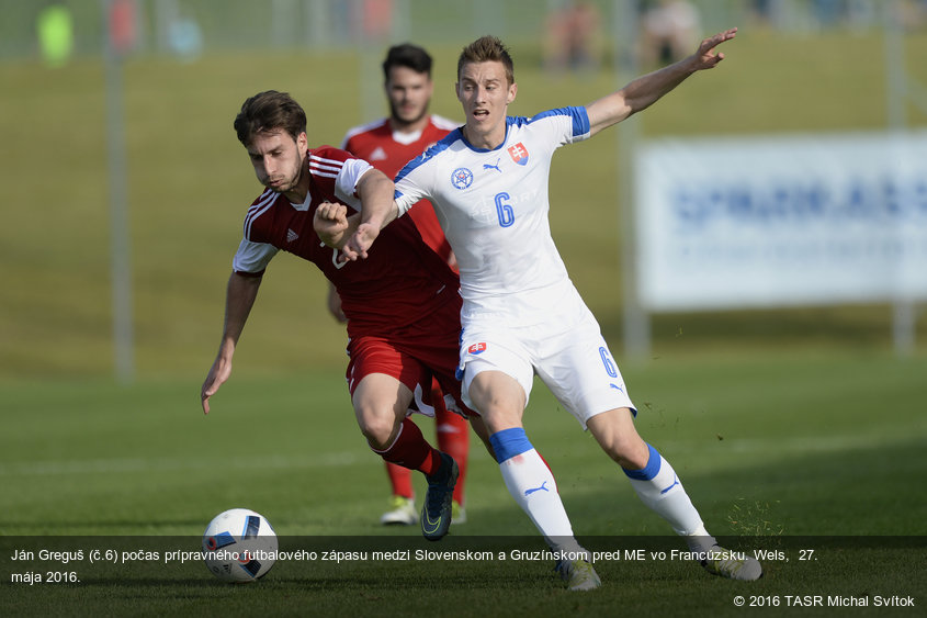 Ján Greguš (č.6) počas prípravného futbalového zápasu medzi Slovenskom a Gruzínskom pred ME vo Francúzsku. Wels,  27. mája 2016.