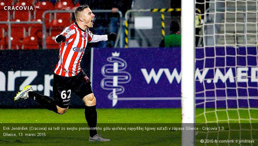 Erik Jendrišek (Cracovia) sa teší zo svojho premiérového gólu vpoľskej najvyššej ligovej súťaži v zápase Gliwice - Cracovia 1:3. Gliwice, 13. marec 2015