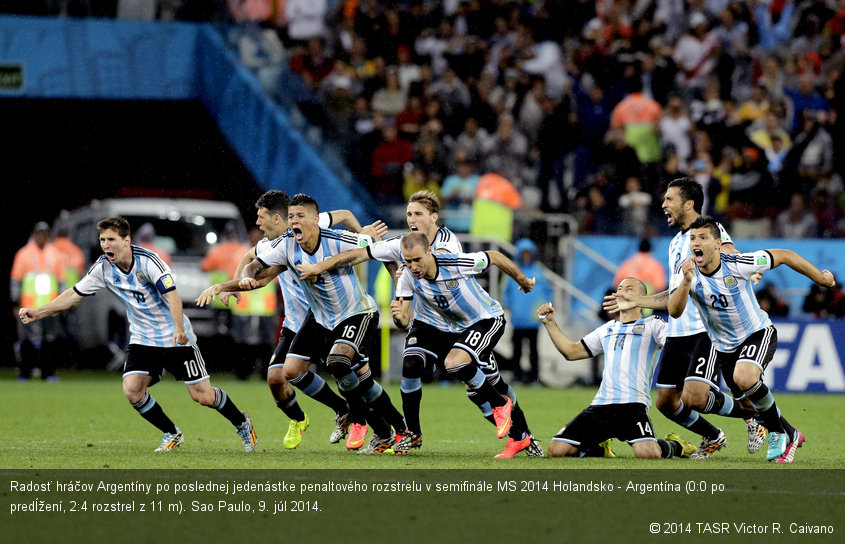 Radosť hráčov Argentíny po poslednej jedenástke penaltového rozstrelu v semifinále MS 2014 Holandsko - Argentína (0:0 po predĺžení, 2:4 rozstrel z 11 m). Sao Paulo, 9. júl 2014.