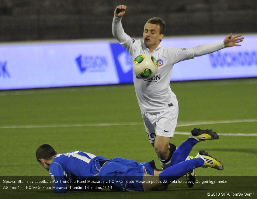 Sprava: Stanislav Lobotka z AS Trenčín a Karol Mészáros z FC ViOn Zlaté Moravce počas 22. kola futbalovej Corgoň ligy medzi AS Trenčín - FC ViOn Zlaté Moravce. Trenčín, 16. marec 2013.