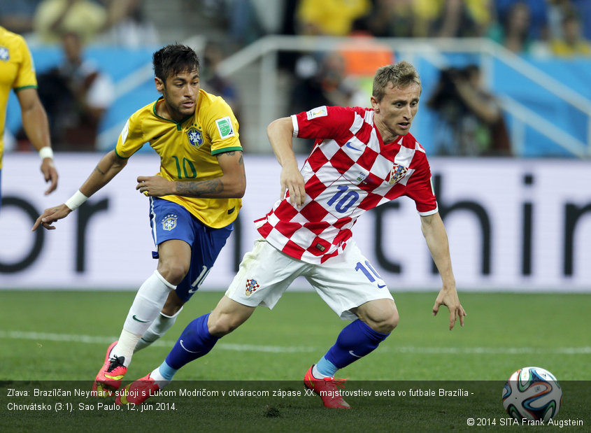 Zľava: Brazílčan Neymar v súboji s Lukom Modričom v otváracom zápase XX. majstrovstiev sveta vo futbale Brazília - Chorvátsko (3:1). Sao Paulo, 12, jún 2014.