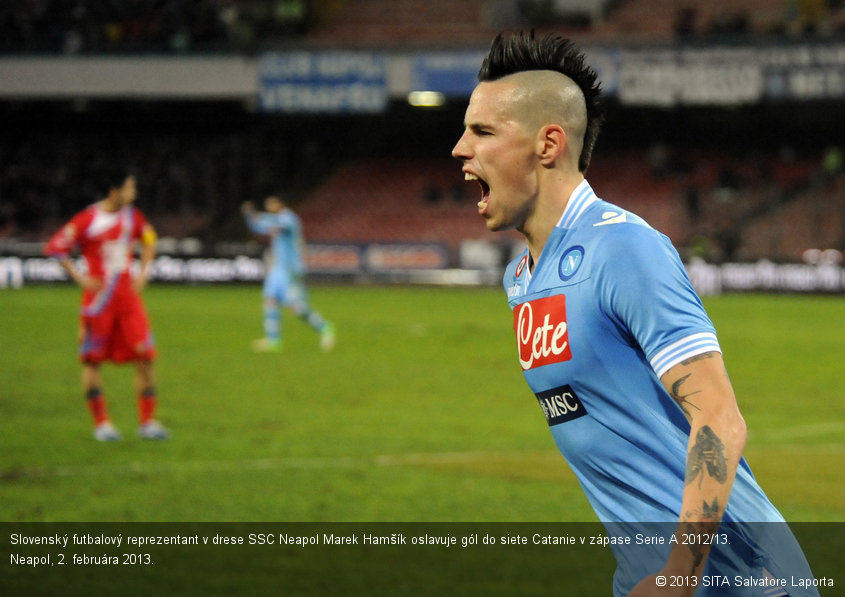 Slovenský futbalový reprezentant v drese SSC Neapol Marek Hamšík oslavuje gól do siete Catanie v zápase Serie A 2012/13. Neapol, 2. februára 2013.