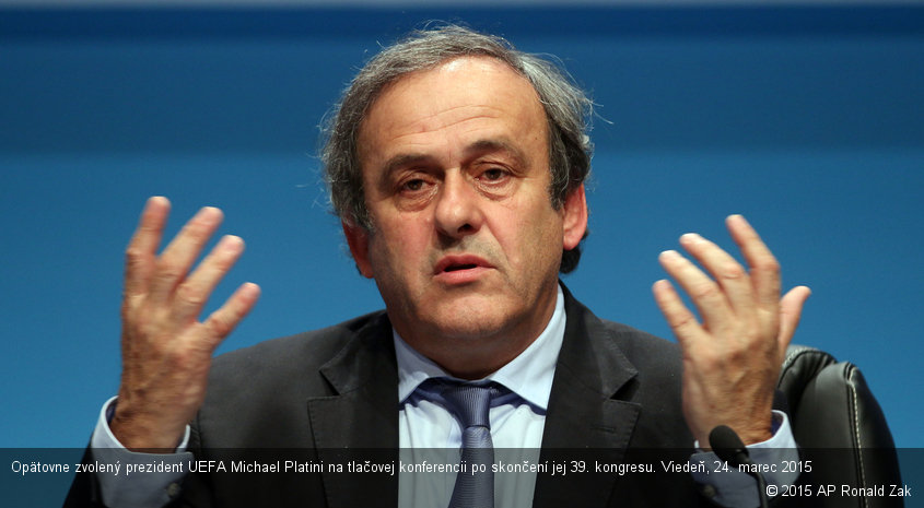 Opätovne zvolený prezident UEFA Michael Platini na tlačovej konferencii po skončení jej 39. kongresu. Viedeň, 24. marec 2015