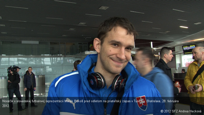 Nováčik v slovenskej futbalovej reprezentácii Marek Bakoš pred odletom na priateľský zápas v Turecku. Bratislava, 28. februára 2012.