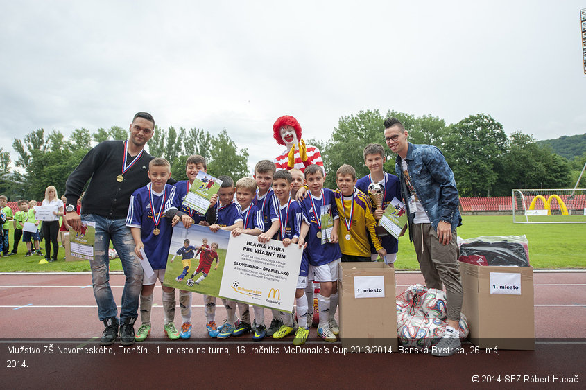 Mužstvo ZŠ Novomeského, Trenčín - 1. miesto na turnaji 16. ročníka McDonald's Cup 2013/2014. Banská Bystrica, 26. máj 2014.