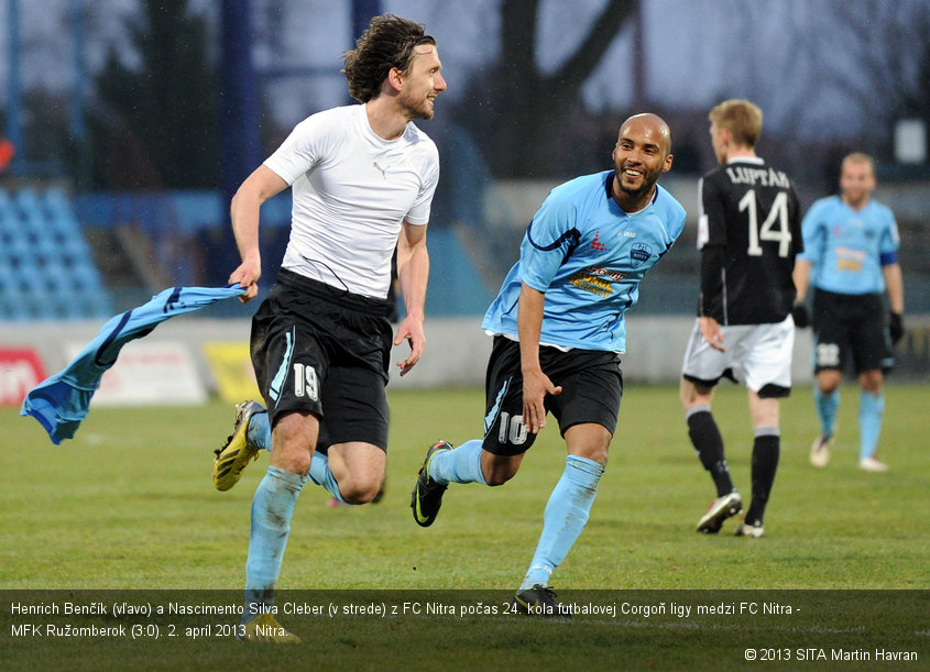 Henrich Benčík (vľavo) a Nascimento Silva Cleber (v strede) z FC Nitra počas 24. kola futbalovej Corgoň ligy medzi FC Nitra - MFK Ružomberok (3:0). 2. apríl 2013, Nitra.