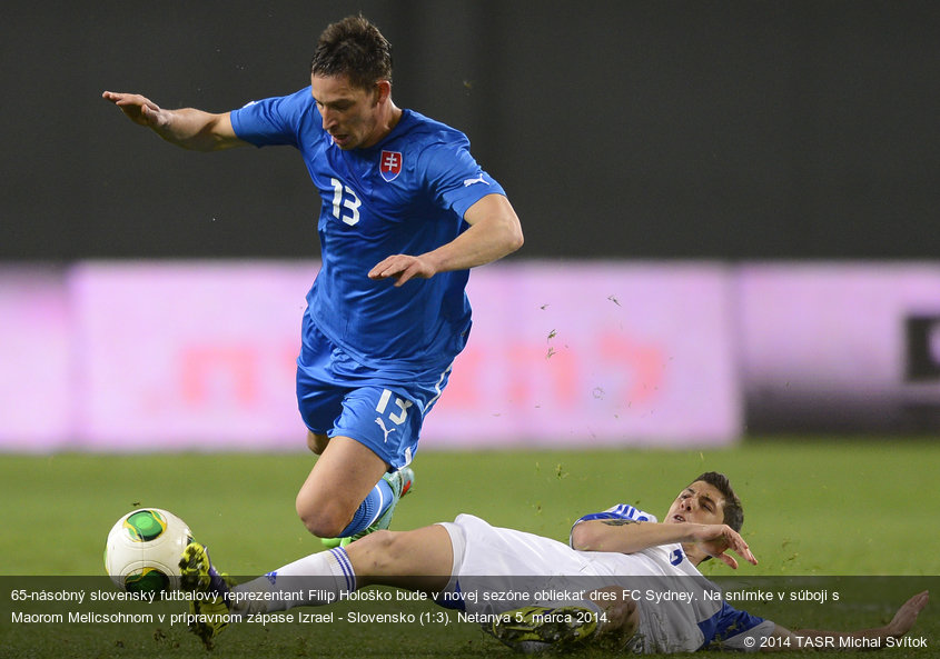 65-násobný slovenský futbalový reprezentant Filip Hološko bude v novej sezóne obliekať dres FC Sydney. Na snímke v súboji s Maorom Melicsohnom v prípravnom zápase Izrael - Slovensko (1:3). Netanya 5. marca 2014.