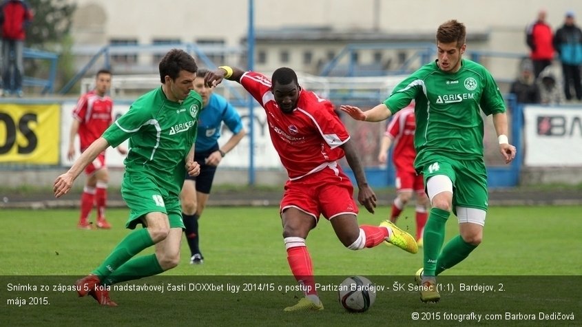 Snímka zo zápasu 5. kola nadstavbovej časti DOXXbet ligy 2014/15 o postup Partizán Bardejov - ŠK Senec (1:1). Bardejov, 2. mája 2015.