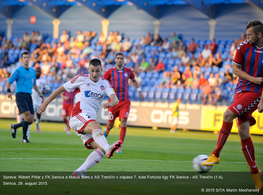 Sprava: Róbert Pillár z FK Senica a Matúš Bero z AS Trenčín v zápase 7. kola Fortuna ligy FK Senica - AS Trenčín (1:4). Senica, 29. august 2015.