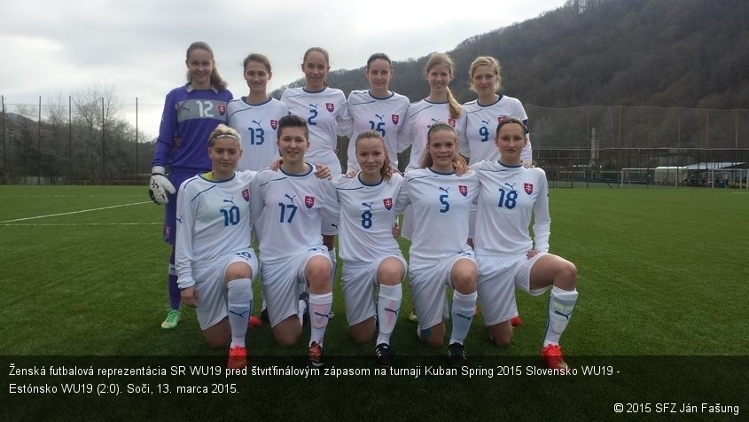 Ženská futbalová reprezentácia SR WU19 pred štvrťfinálovým zápasom na turnaji Kuban Spring 2015 Slovensko WU19 - Estónsko WU19 (2:0). Soči, 13. marca 2015.