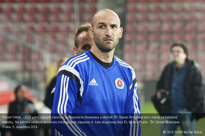 Róbert Vittek  - s 23 gólmi najlepší kanonier reprezentácie Slovenska a útočník ŠK Slovan Bratislava verí v návrat na futbalové trávniky. Na snímke na predzápasovom tréningu pred zápasom 4. kola skupinovej fázy EL Sparta Praha - ŠK Slovan Bratislava.  Praha, 5. novembra 2014.