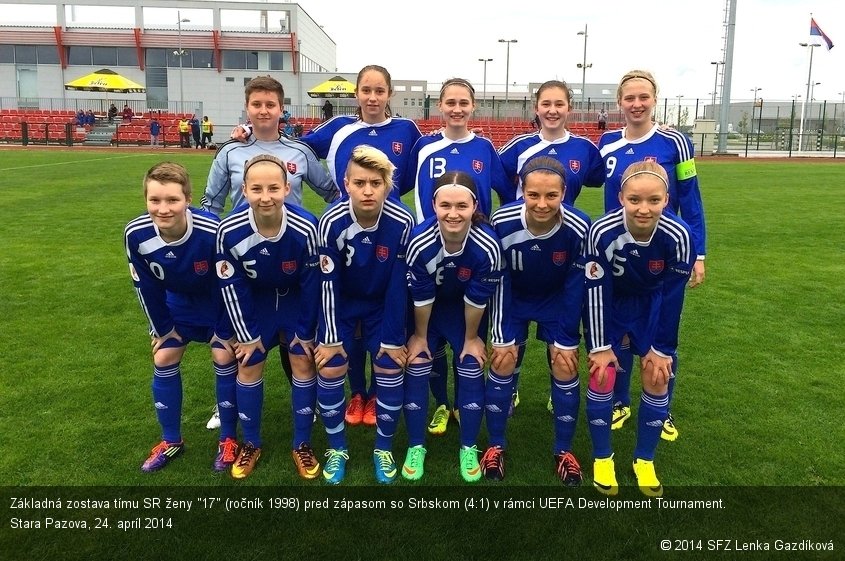 Základná zostava tímu SR ženy "17" (ročník 1998) pred zápasom so Srbskom (4:1) v rámci UEFA Development Tournament. Stara Pazova, 24. apríl 2014